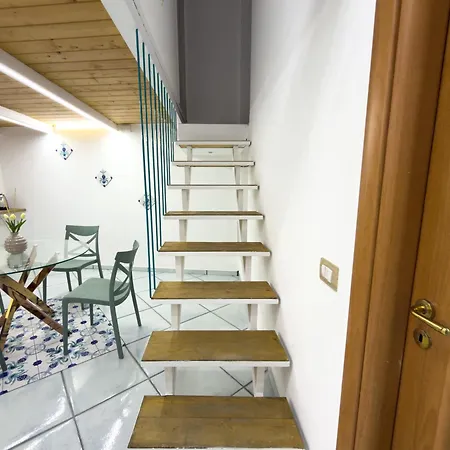 On The Amalfi Coast - 10 Min To Train - New Bed and breakfast Vietri